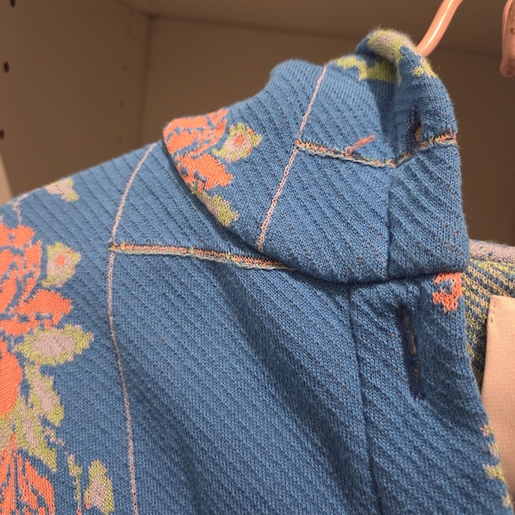 Floral Patterned Button-Up Jacket - Picture 5 of 6